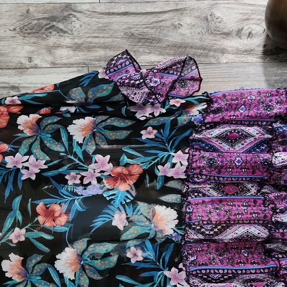 Beautiful cover up - Picture 3 of 5